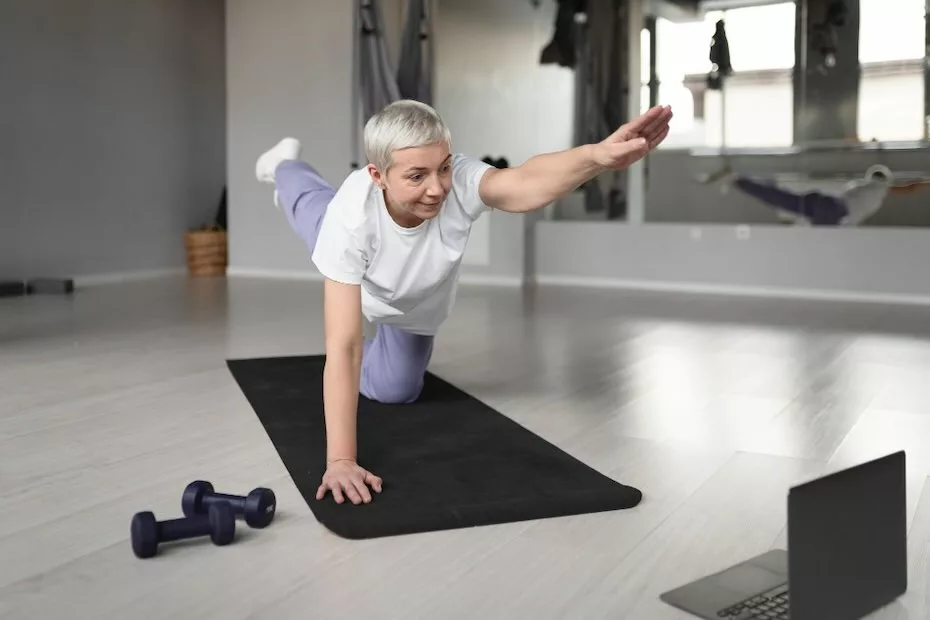 Benefícios do Pilates para idosos vão além da saúde física, aponta estudo