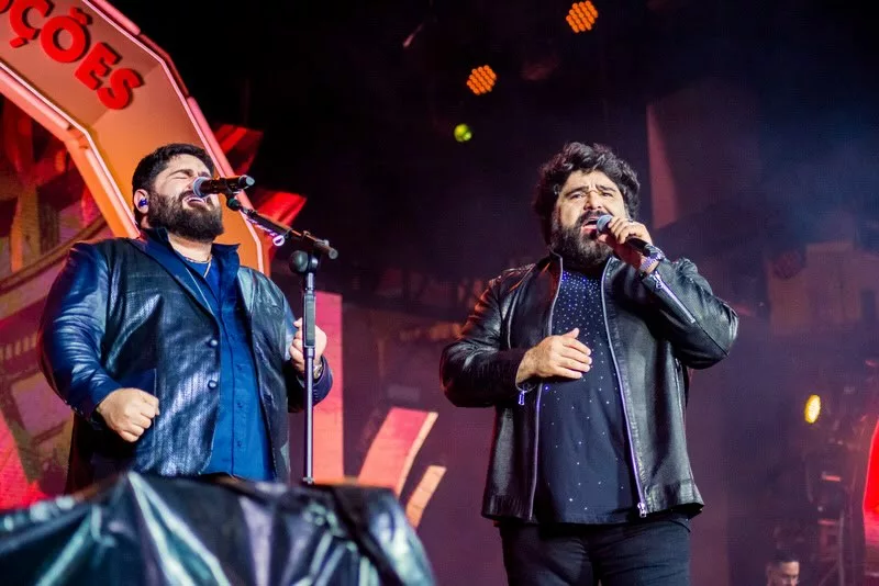 Festa do Peão de Barretos- César Menotti e Fabiano reúnem lendas sertanejas em show comemorativo