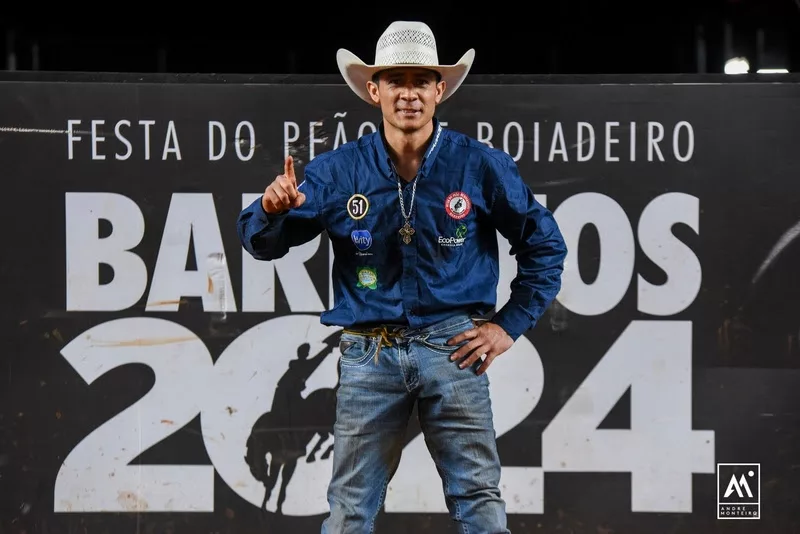 Mexicano Álvaro Alvarez lidera montarias em touros pelo 31º Barretos International Rodeo