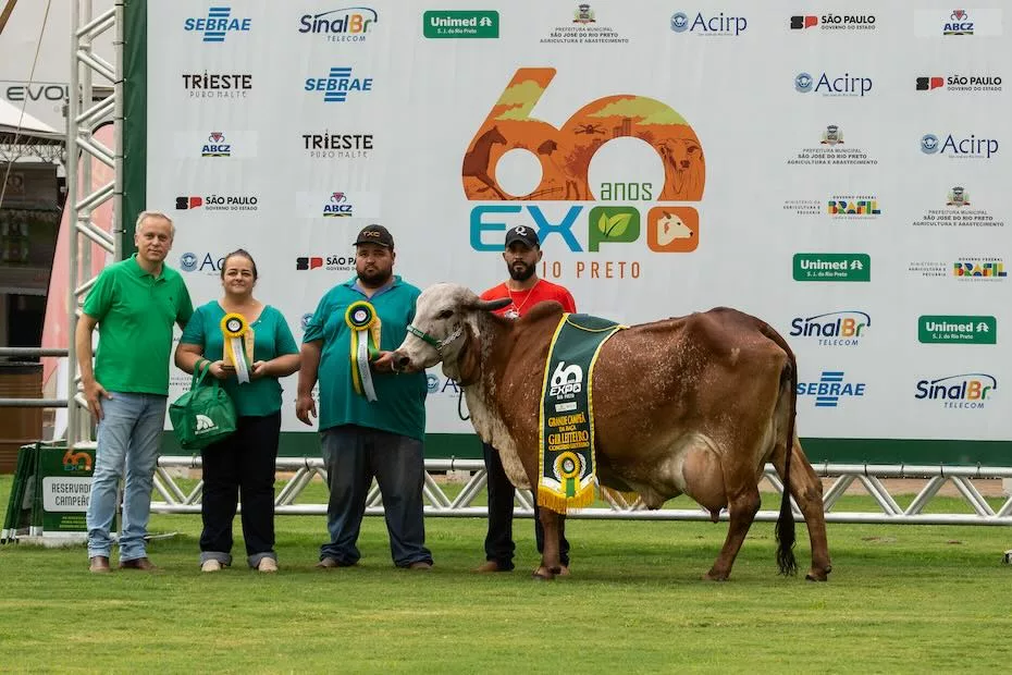 Primeira etapa da Expo Rio Preto SICREDI destaca as principais raças produtoras de leite do Brasil