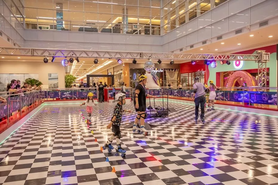 Diversão garantida! Pista de Patinação Space Roller é a nova atração do RibeirãoShopping