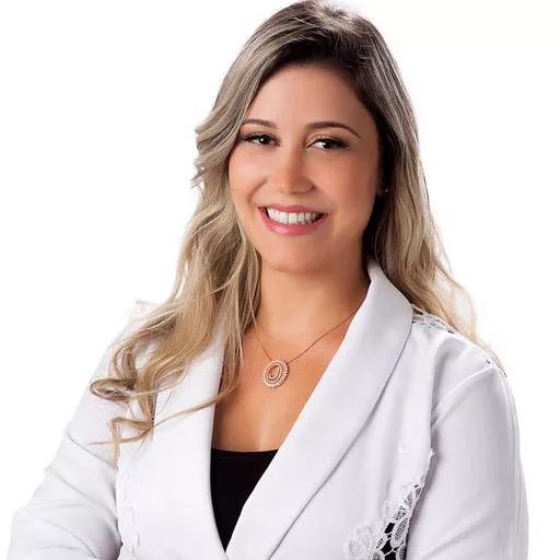 Dra.Juliana Bogado, médica especialista em canabidiologia e coordenadora da EndoPure Academy