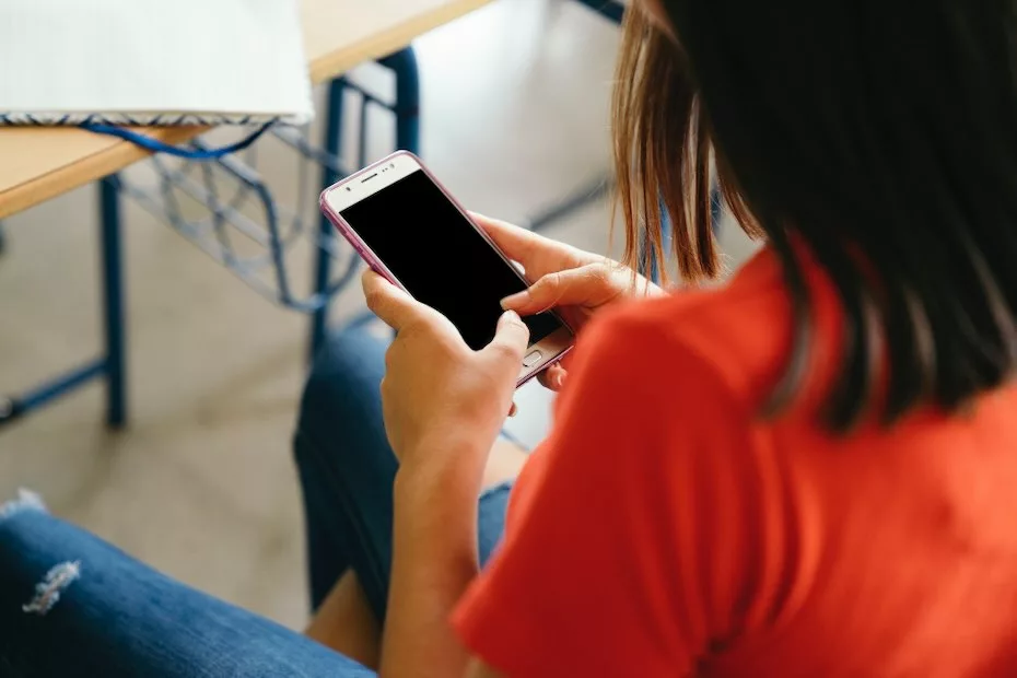 Nova medida do MEC que pode proibir celulares em escolas é eficaz? Saiba o que dizem os especialistas