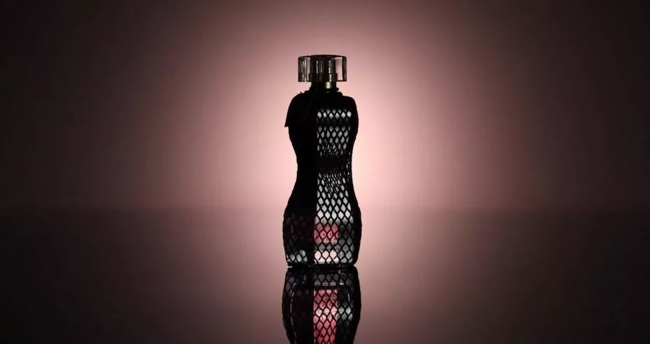 O Boticário expande portfólio de perfumaria feminina com novo Glamour Secrets Black Intense