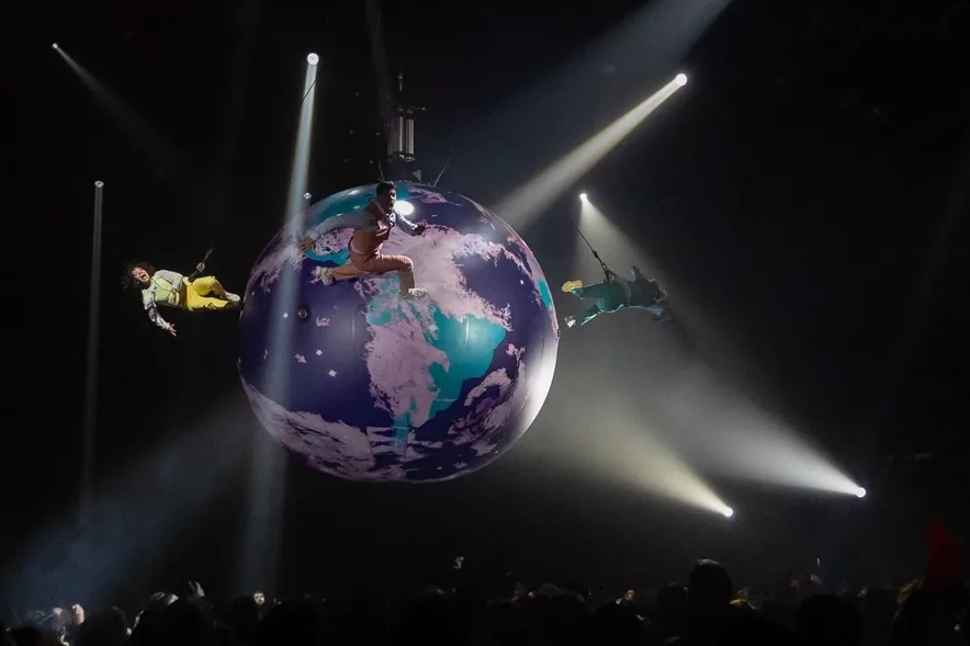 Sucesso em São Paulo, Fuerza Bruta chega ao Parque Dom Pedro a partir de 26 de setembro