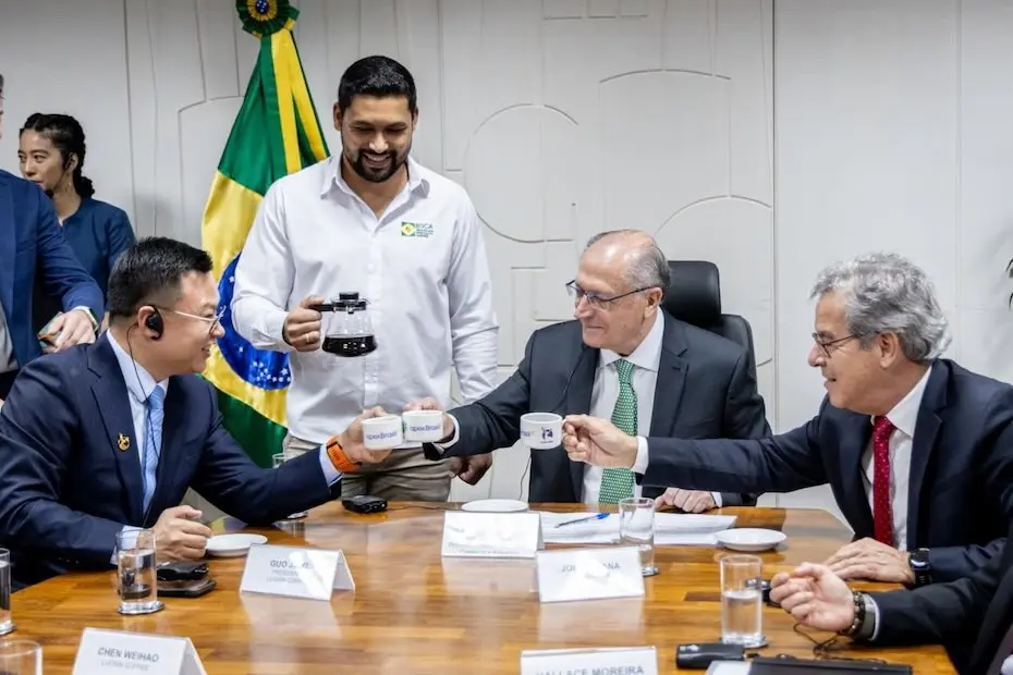 Luckin Coffee assina Memorando para aquisição de grãos de café no valor de um bilhão de dólares com o Brasil 