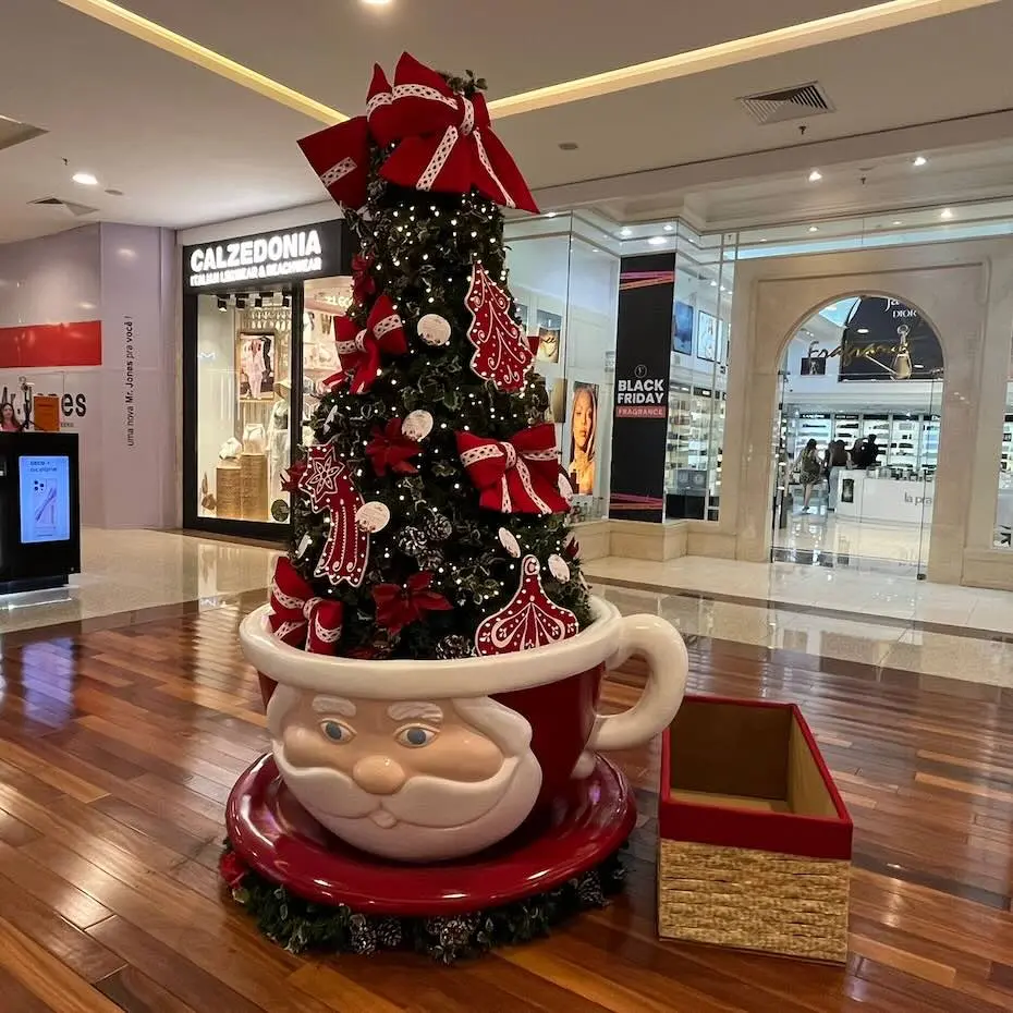 RibeirãoShopping promove ação com Árvores Solidárias de Natal para arrecadar presentes a crianças, idosos e pets