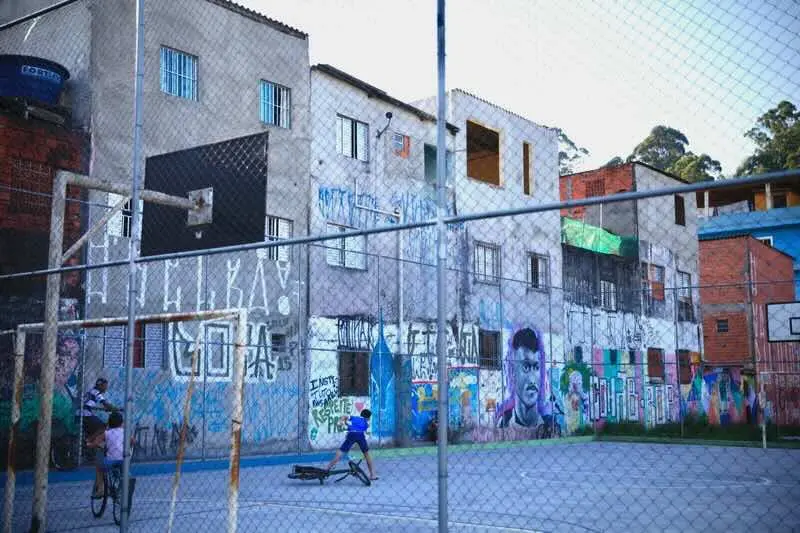 Falta verde e sobram riscos nas escolas paulistanas, aponta pesquisa inédita 2