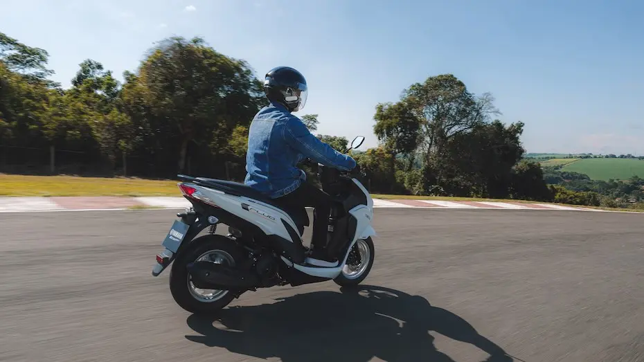 Yamaha lança primeira scooter com sistema híbrido do Brasil